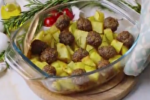 طرز تهیه کوفته و سیب زمینی در فر+ فیلم